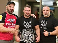 East vs West 10: россиянин Артём Тайнов стал чемпионом мира по армрестлингу, Денис Цыпленков уступил болгарину