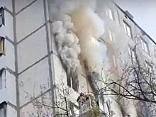 Спасение людей из горящего в Москве дома сняли на видео