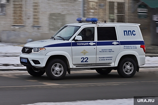 В Екатеринбурге мужчина избил подрезавшего его водителя