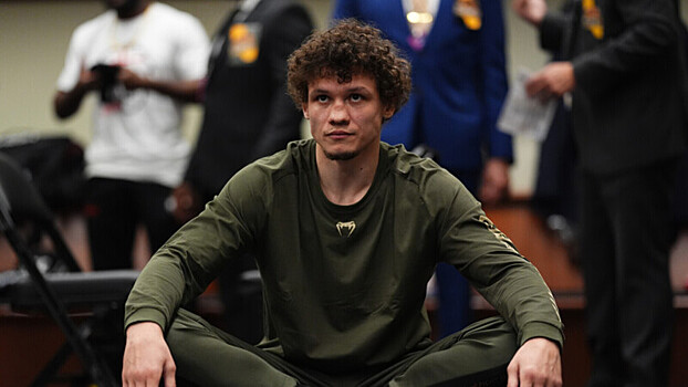 Оролбай победил Мусаева на турнире UFC в Баку