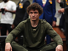 Оролбай победил Мусаева на турнире UFC в Баку