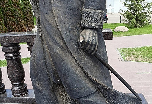 Вандалы отломили трость у памятника Александру Пушкину в Энгельсе