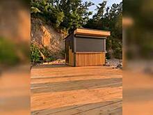 «Выросла из ниоткуда»: отдыхающих удивил киоск, появившийся на побережье в Куликово (фото)