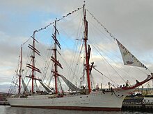 В Мурманске ошвартовался самый большой в мире парусник "Седов"