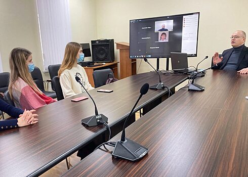 В ПИУ РАНХиГС состоялось очередное занятие со школьниками в рамках проекта «Школа молодого политолога»