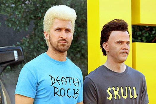 Фото: Райан Гослинг и Майки Дэй явились на премьеру в образах Бивиса и Батт-Хеда