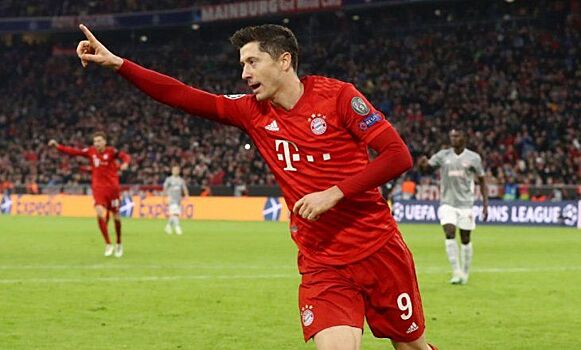 Левандовски получил "Золотой мяч" из лего