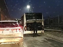 В Новосибирске на дамбе ГЭС из-за поломки автобуса возникла большая пробка