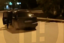 Молодая россиянка протащила полицейского на двери машины и попала на видео