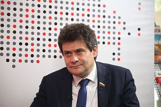 В Екатеринбурге предложили отозвать сенатора Высокинского