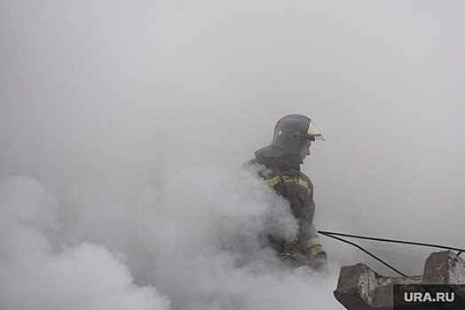 Спасатели ликвидировали пожар под Екатеринбургом, где полыхал крупный промышленный комплекс