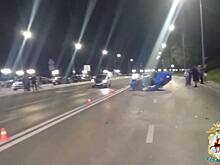 Автомобиль опрокинулся на крышу после столкновения на Нижневолжской набережной