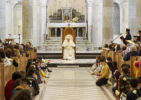 Папа Римский призвал уважать и оберегать женщин