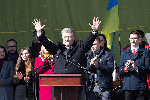 Националисты устроили беспорядки перед приездом Порошенко в Ивано-Франковск