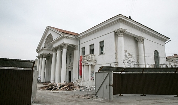Во дворе кинотеатра «Победа» в Волгограде обновят летнюю террасу