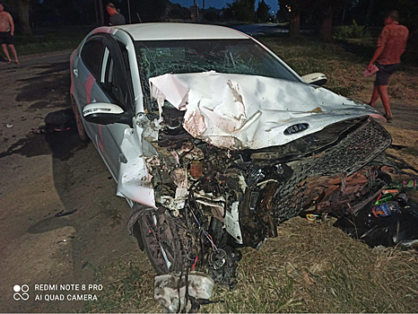 Госпитализировали: в Ростовской области пьяный водитель легковушки врезался в КамАЗ