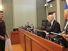 Ветеран труда, который принес туалетную бумагу в парламент, рассказал, на сколько нужно было повысить ЕДВ