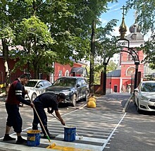 В Конькове восстанавливают дорожную разметку после замены асфальтового покрытия