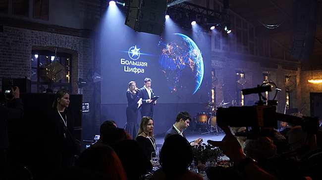 В неспокойном мире растет спрос на добрые новости. Телеканал «МИР 24» получил статуэтку «Большой Цифры». Репортаж с награждения