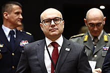 Министр обороны Сербии сменил Вучича на президентском посту в партии