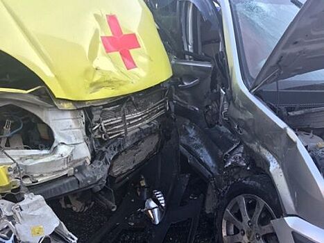 В Феодосии "скорая помощь" протаранила легковушку (ВИДЕО)