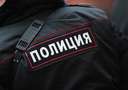 Новосибирского полицейского заподозрили в совращении школьницы