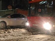 На ул. Парижской Коммуны в Казани появилась ледовая разделительная полоса