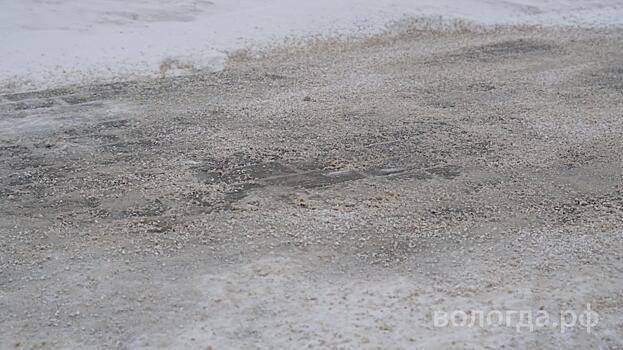 В Вологде испытали инновационный противогололёдный материал для дорог