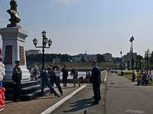 Празднование Дня города в Ижевске началось с возложения цветов к бюсту основателя оружейного завода