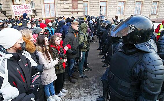 11-летняя Варя из Токсово: "А потом вдруг полиция. Все стали кричать…"