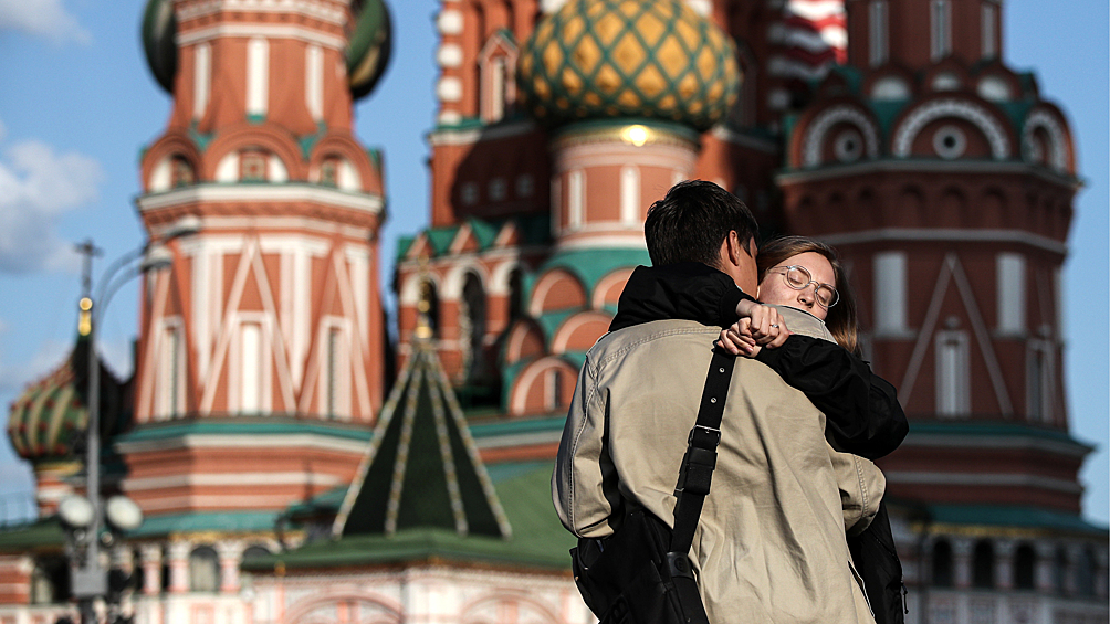 Уютные парки, множество различных уличных кафе, прекрасные виды на Москву-реку делают столицу России одним из лучших городов для романтических свиданий. 