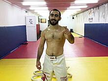 Российский боец ММА подарил сопернику курицу