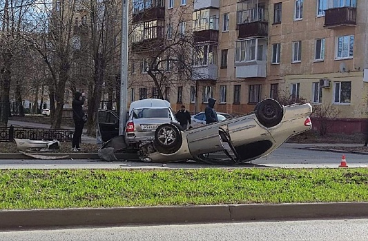 Иномарка перевернулась на крышу в ДТП на Вагонке в Нижнем Тагиле