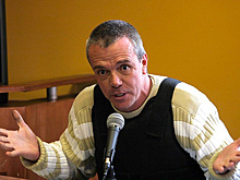 Главный киллер Эскобара Попай призвал Терезу Мэй легализовать кокаин