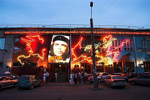 «Настоящая икона нулевых». В Красноярске начали сносить легендарный бар «Че Гевара»