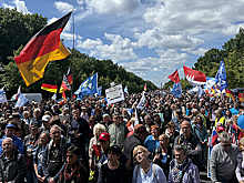 В Берлине проходит массовая демонстрация против наращивания вооружений