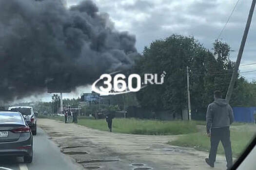 Водители сняли на видео крупный пожар на Ярославском шоссе