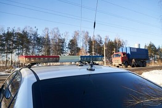 На Урале сотрудники ГИБДД спасли жильцов дома во время пожара