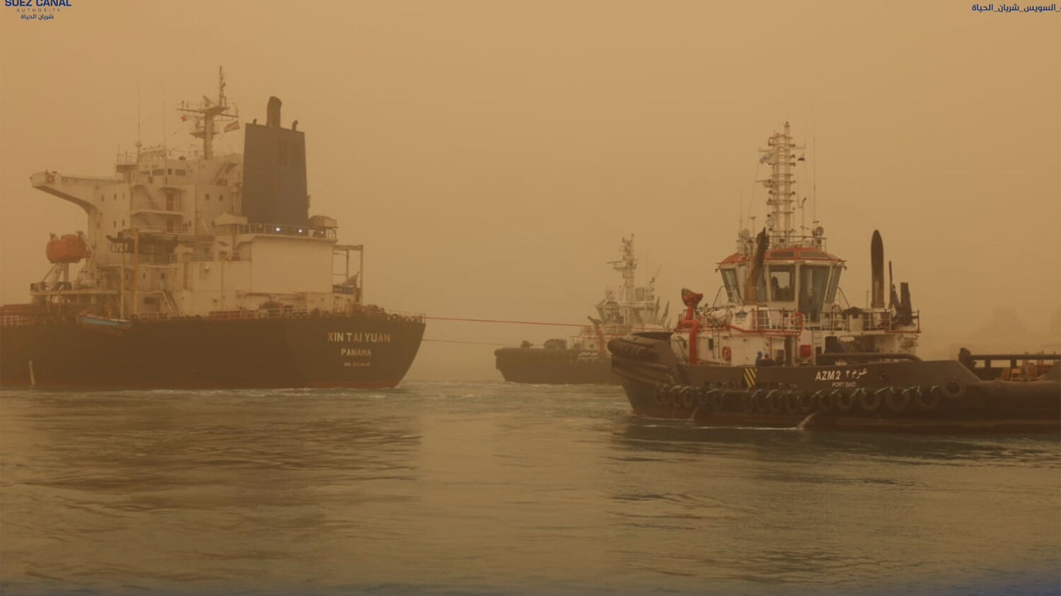 В Суэцком канале сухогруз сняли с мели
