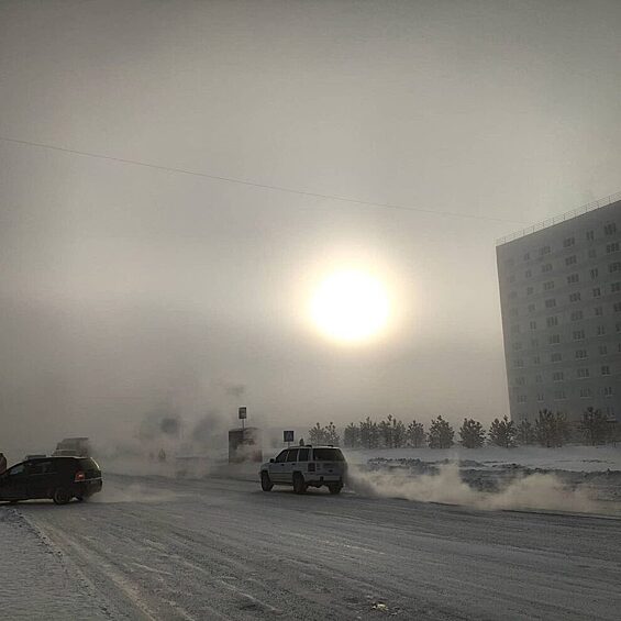 Из-за этого город опустел и стал выглядеть еще более мистическим.  