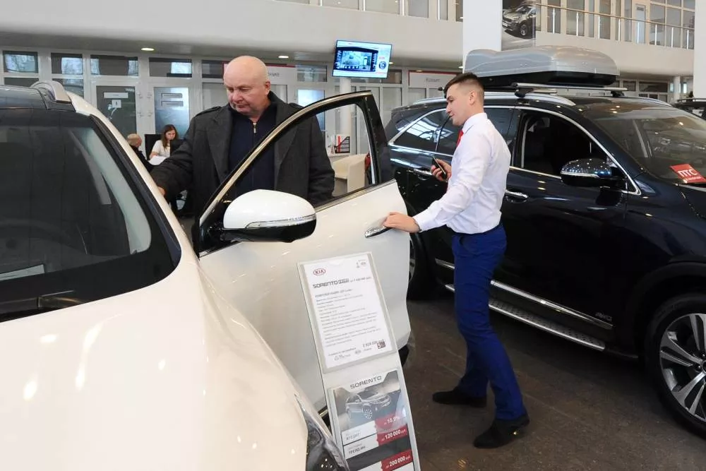 В Казахстане отказываются продавать машины KIA, Hyundai и LADA россиянам