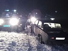 Под Оренбургом из забуксовавших машин спасли от замерзания местных жителей