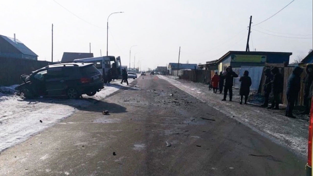 В ДТП с маршруткой в Кызыле пострадали 17 человек