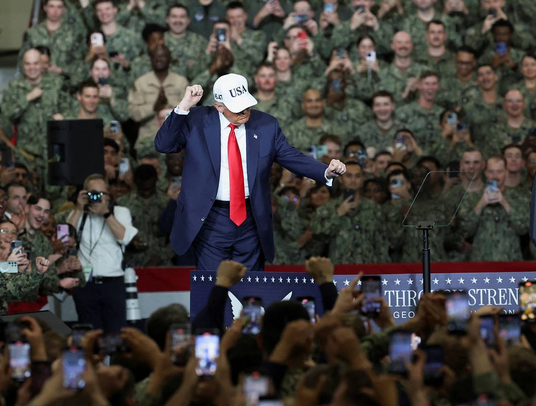 Трамп станцевал перед рискующими остаться без зарплаты американскими военными