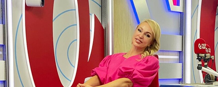 Радиоведущая Алла Довлатова заявила, что решилась на третью пластическую операцию