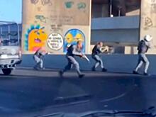 Туристы оказались в центре перестрелки на мосту в Бразилии