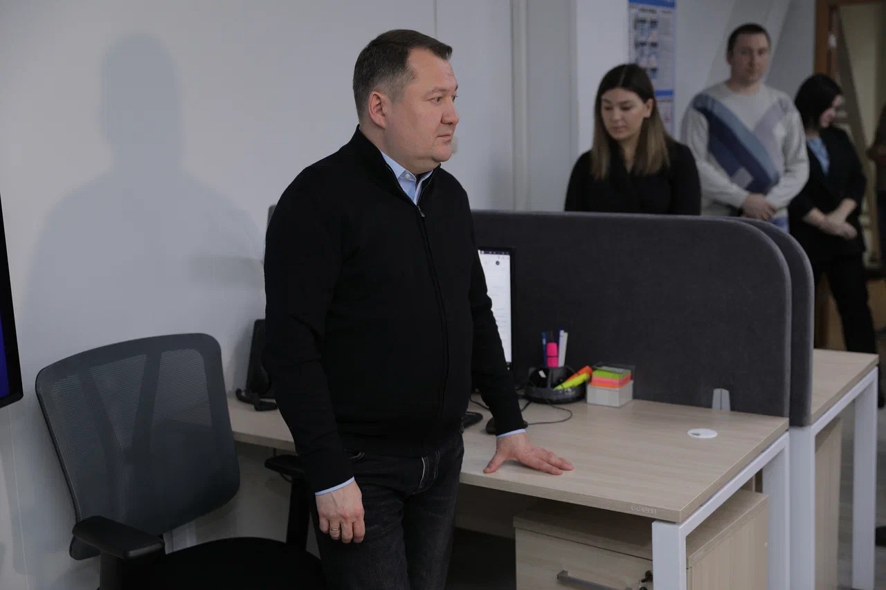 Максим Егоров поздравил сотрудников Центра управления регионом с двухлетием
