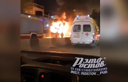 Обрыв провода: в Ростове из-за горящего автобуса упали на землю пять пролетов контактной сети