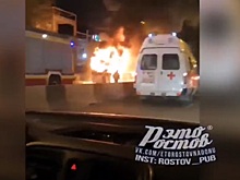 Обрыв провода: в Ростове из-за горящего автобуса упали на землю пять пролетов контактной сети