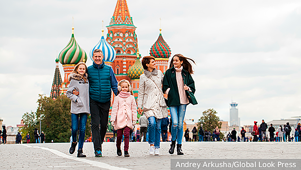 Политолог Шаповалов: Ключевой элемент демографической политики России – укрепление института семьи